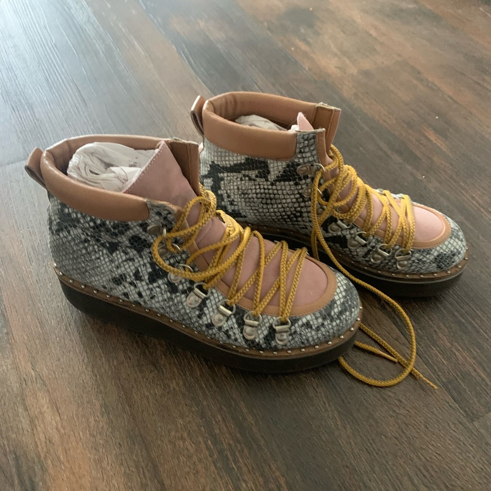 Free People Snakeskin boots Size 7
